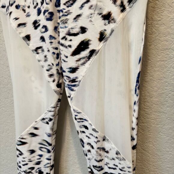 Varley Bicknell White Blue Leopard Animal Print Mesh Leggings - Size XS - EUC - Picture 4 of 8